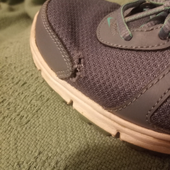 Nike - Picture 2 of 3